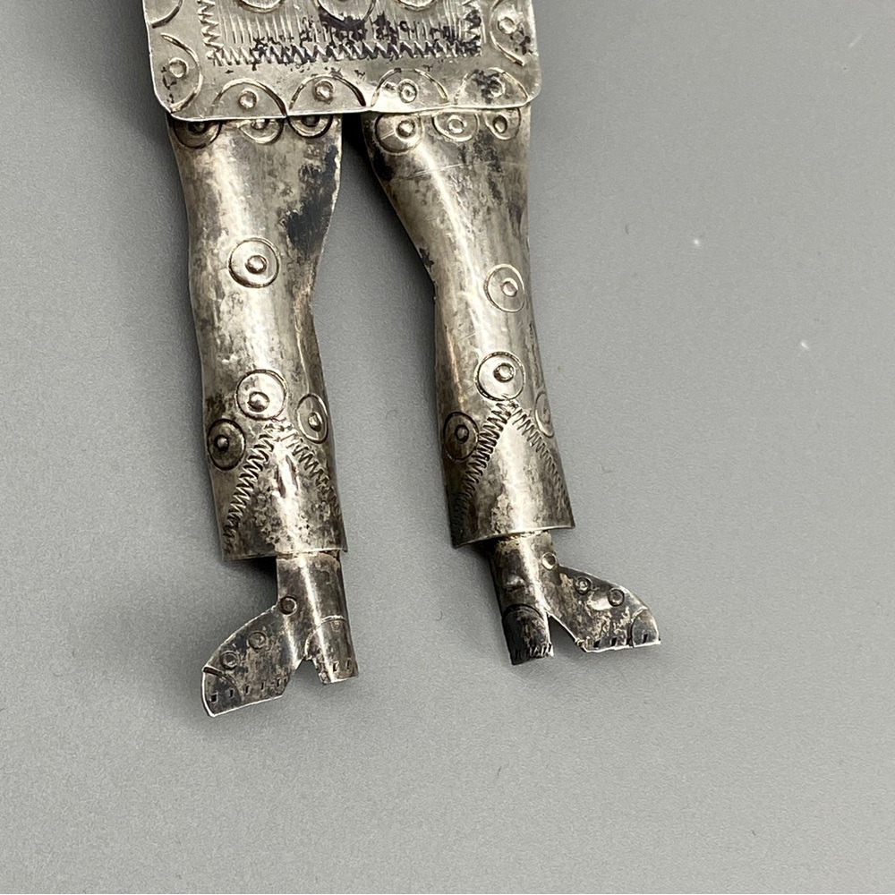 Vintage Sterling Silver Peruvian Brooch Flute Player in Ethnic Dress Stamped 925 - Picture 5 of 16